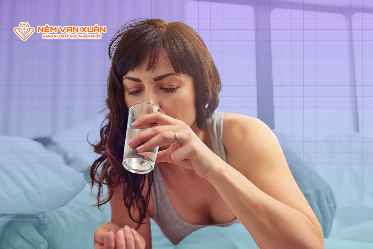 Uống nước ấm trước khi ngủ